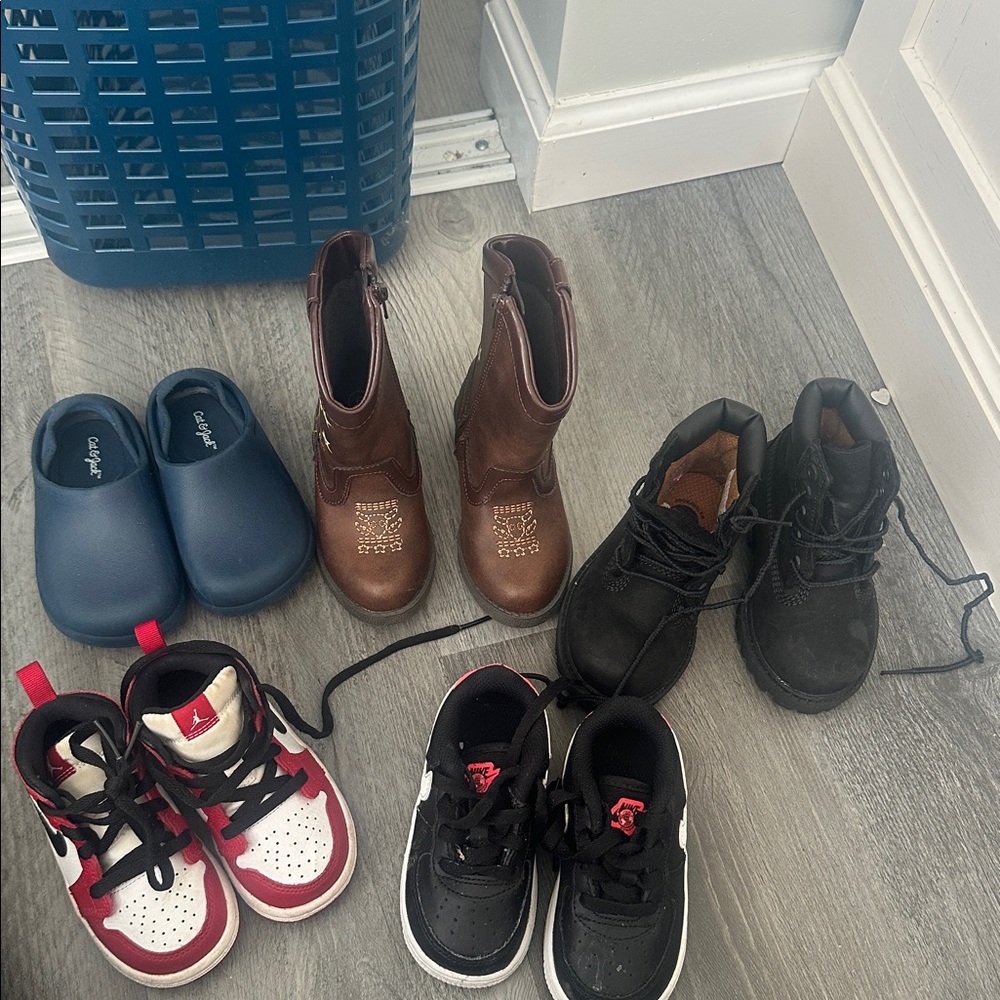 Kids shoes size 6 bundle